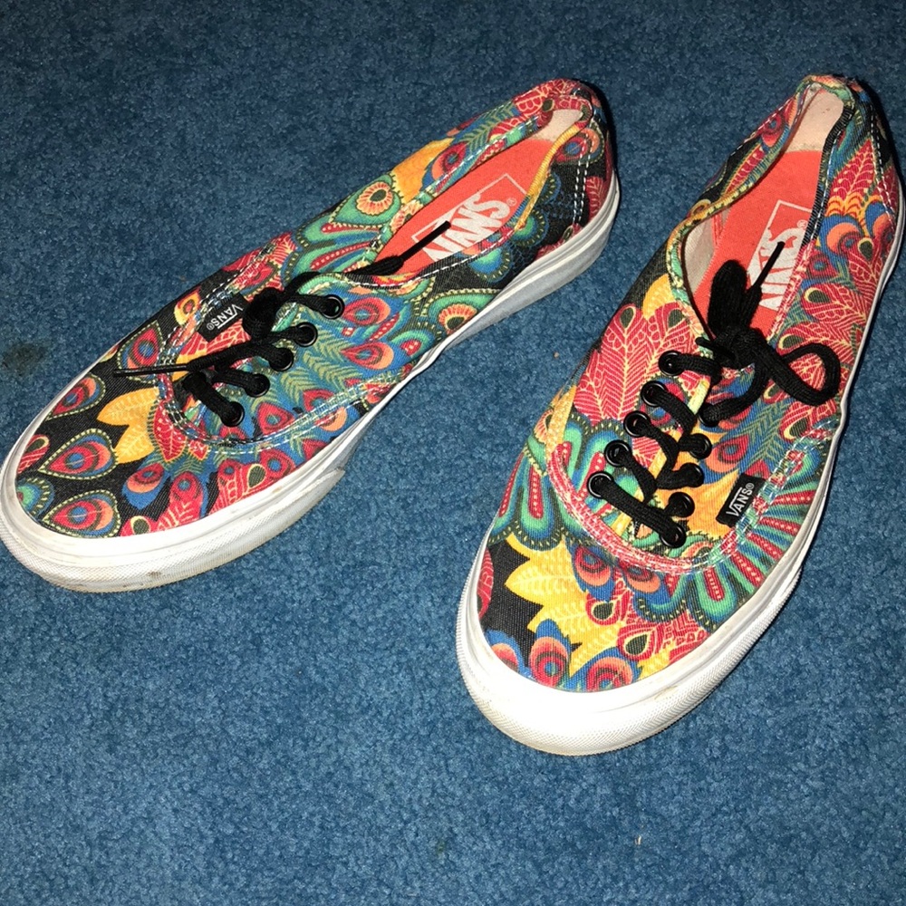 Women’s Sz 8 Vans. Good condition.